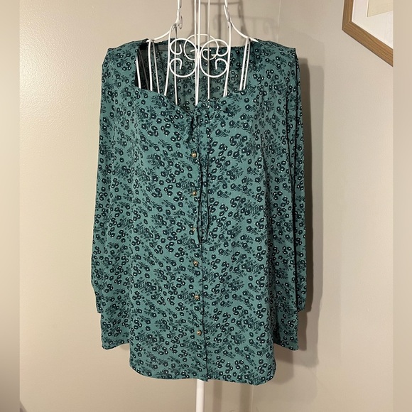 Fun2Fun Green Long Sleeve Square Neck Blouse Gold Buttons Size M Tie Front - Picture 1 of 6